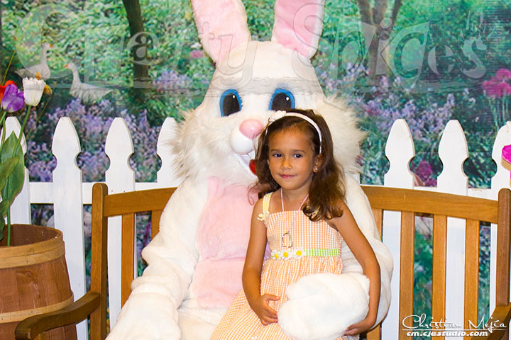 Kira and the Easter Bunny - Easter Sunday 2015 