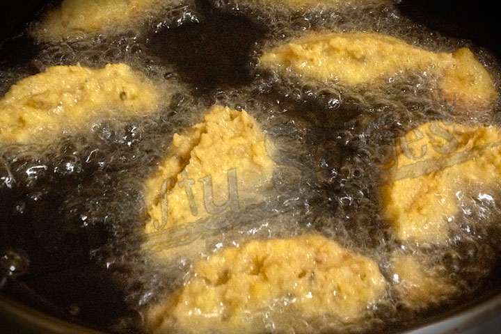 Arepitas de Maiz - frying