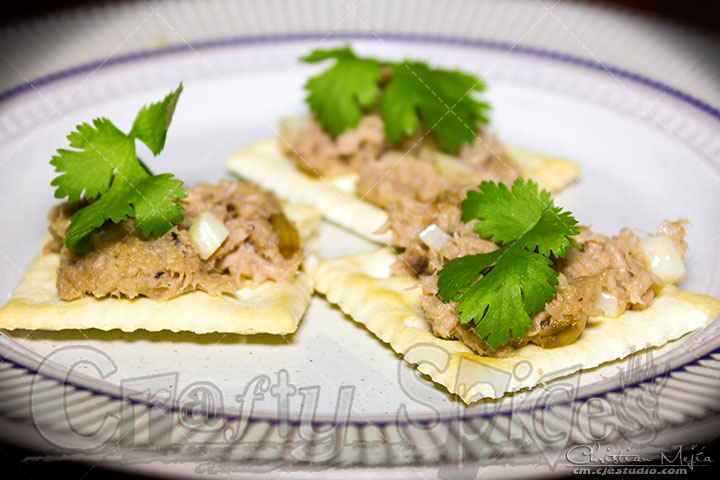 Garlic Stir Fry Tuna with crackers 