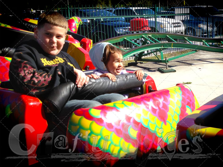 Kira & Renan in a Kiddycoaster