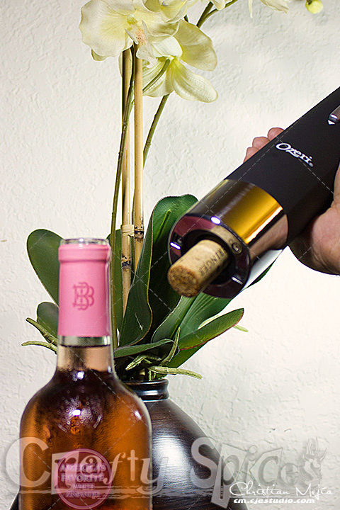 Ozeri OW05A Prestige Electric Wine Bottle Opener with cork