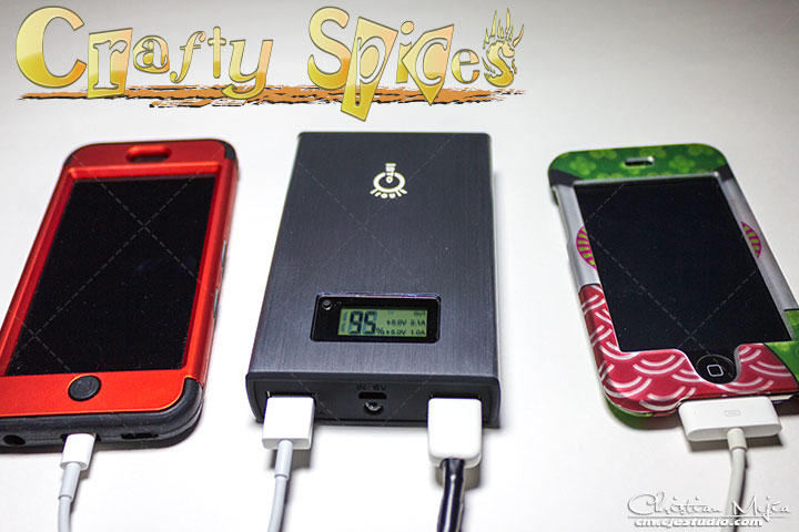 Intocircuit® 11200mAh Power Castle connected to 2 devices