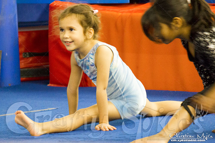 Kira doing a full Split - Gymnastics